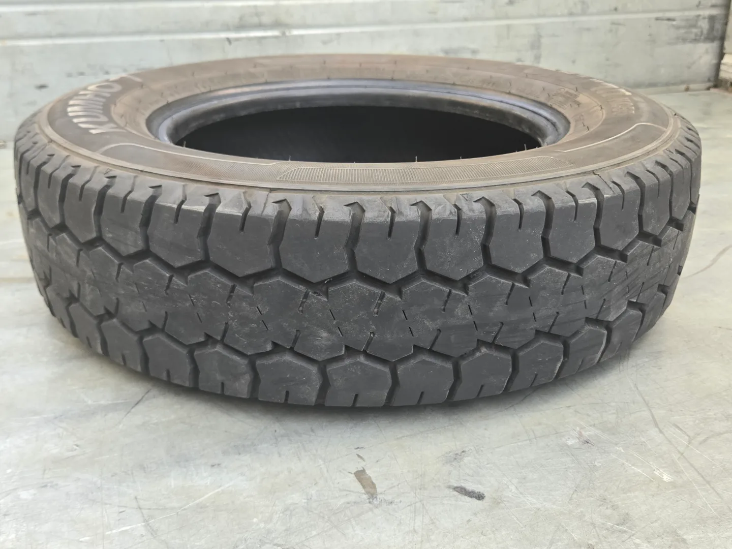 포터 중고뒤 타이어 1개 팝니다