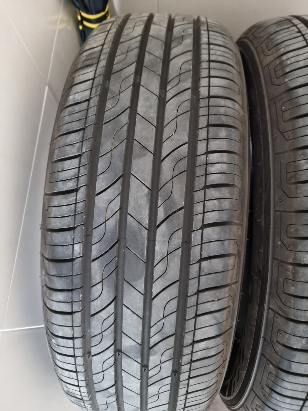 금호타이어 팝니다.