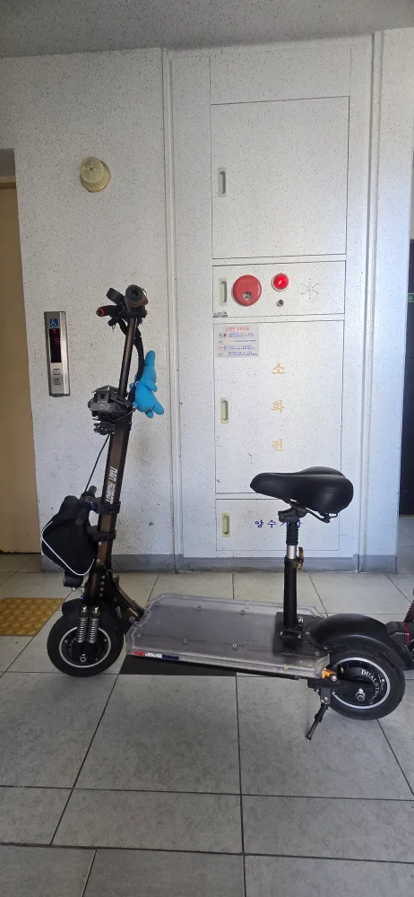 난로봇 디포플(D4+, 2000W) 기함급 듀얼 전동 킥보드 팝니다.