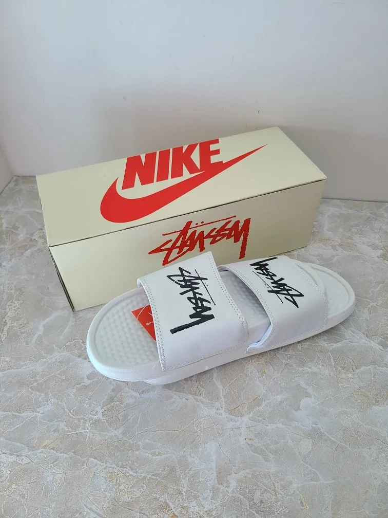 착화감 좋은 슬리퍼 찾는다면 나이키 스투시 추천