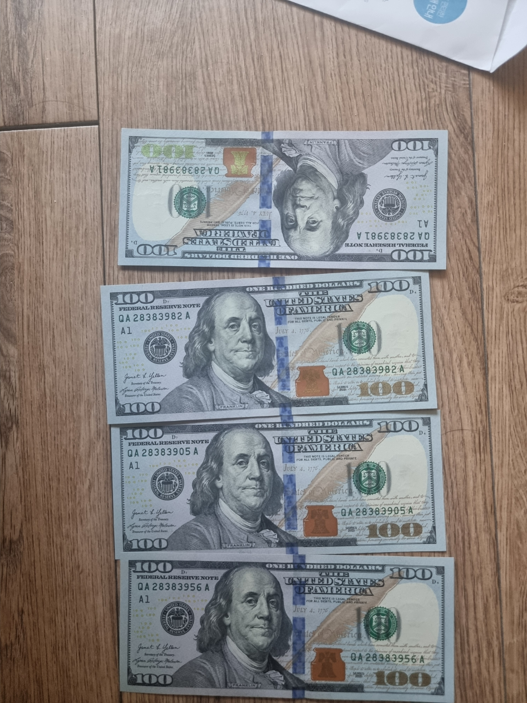 100달러 지폐 4장