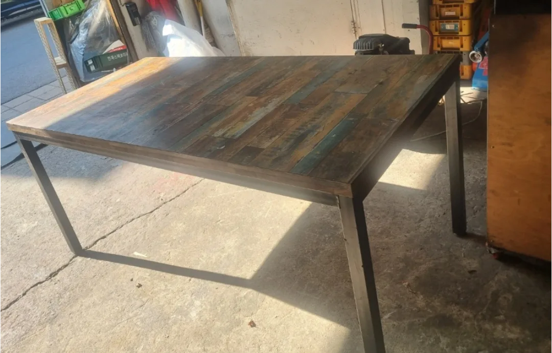 중고 나무 테이블 판매합니다.