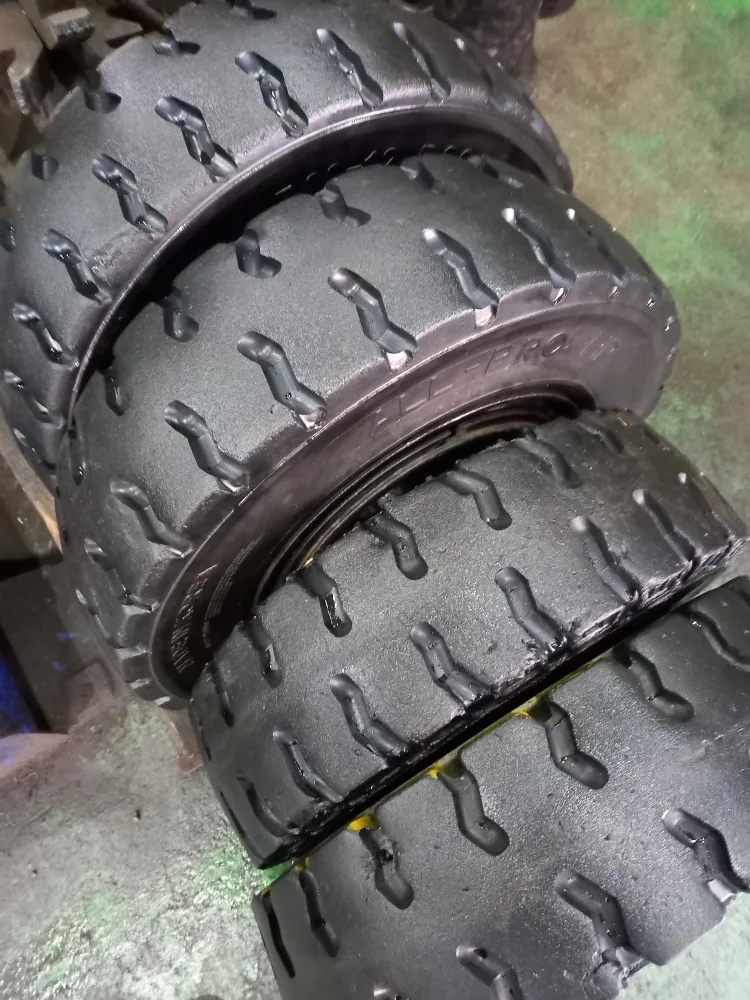 지게차용 중고통타이어 6개 팝니다