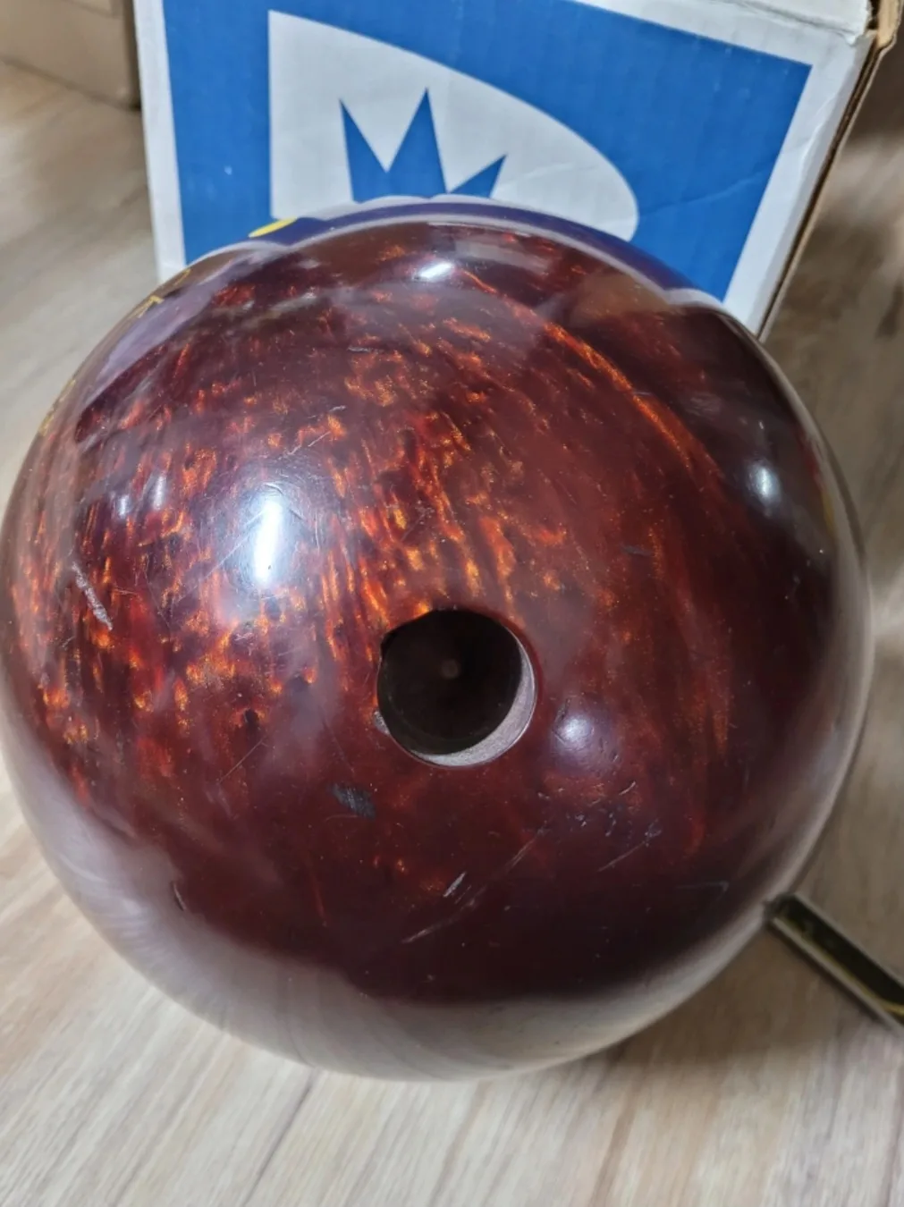 브런스윅볼링공중고제품15파운드입니다. 볼링에 관심있는분께 추천