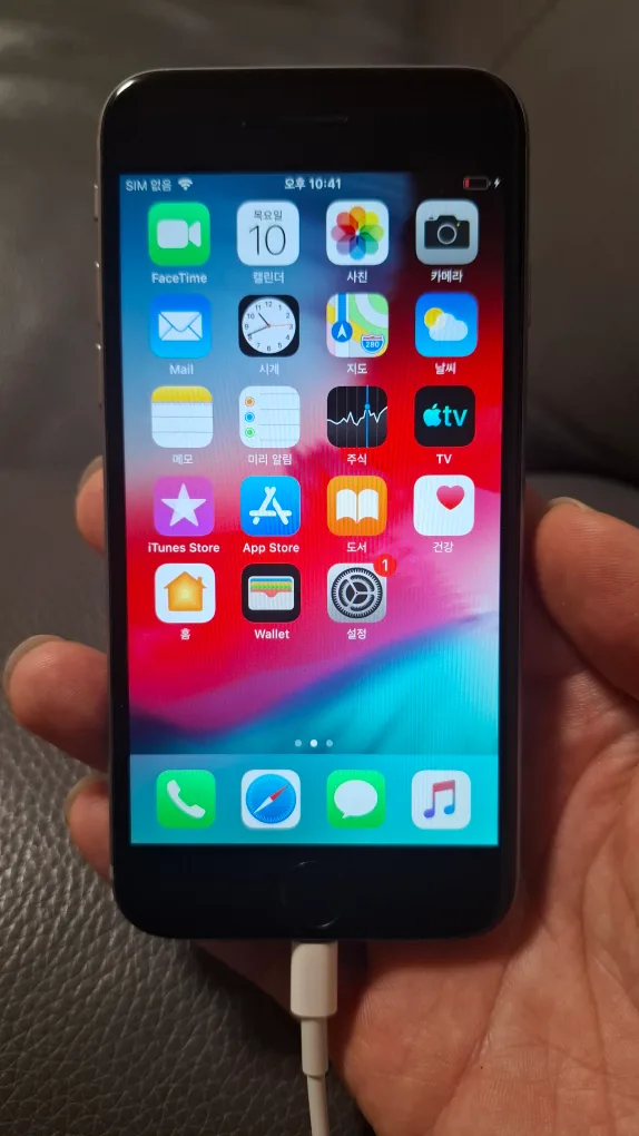 아이폰6 32GB 중고로 팔아요.