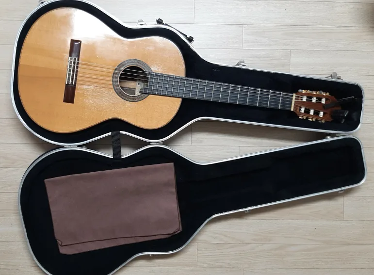 중고 클래식 기타 65 표준사이즈 120만원에 팔아요~