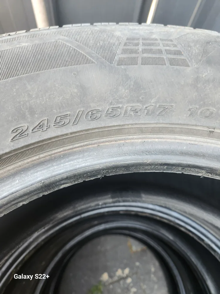 245,,65,,17타이어.23년출고 넥센 타이어
