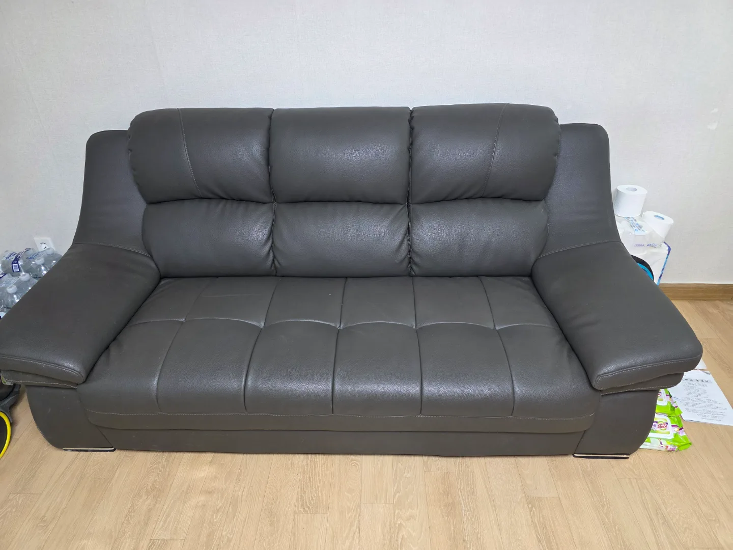 3인용 가죽 소파