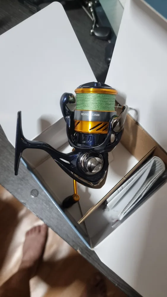 다이와 23 레브로스 LT 2500 새거2개 나머지중고