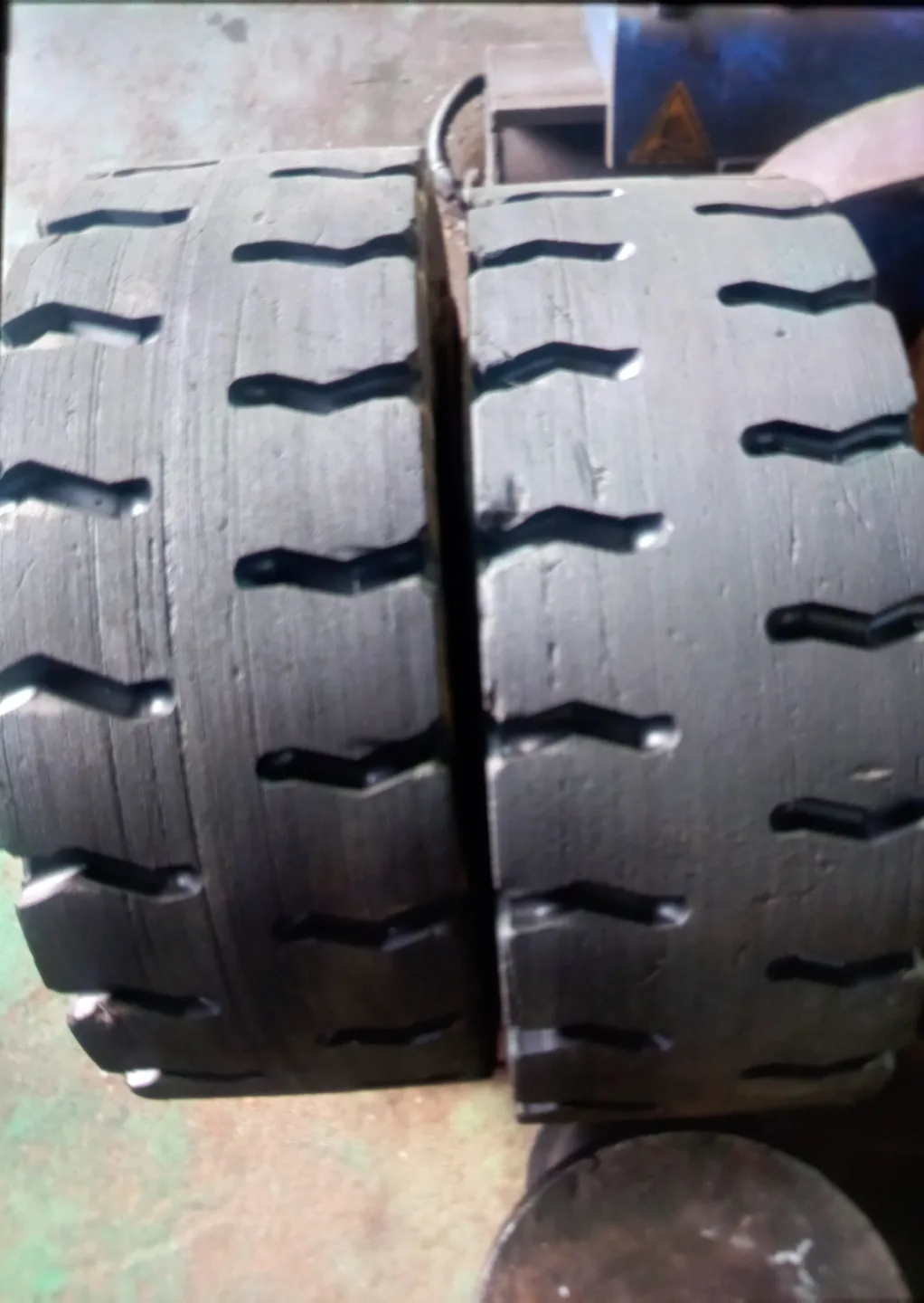 지게차 중고통타이어 싸게 6개 팝니다