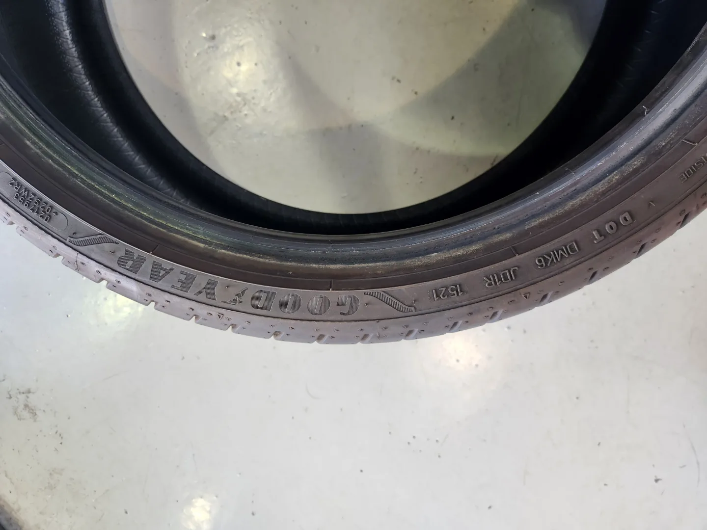 굿이어 런플렛타이어 275/30R20