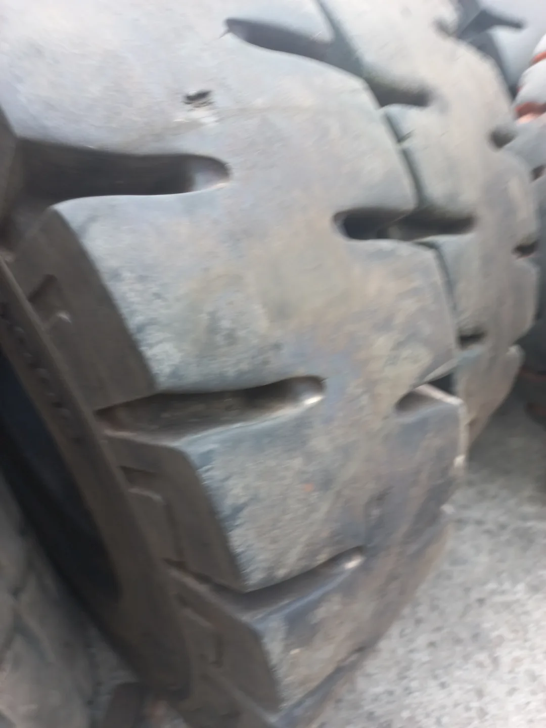 지게차 중고통타이어 싸게 4개 팝니다