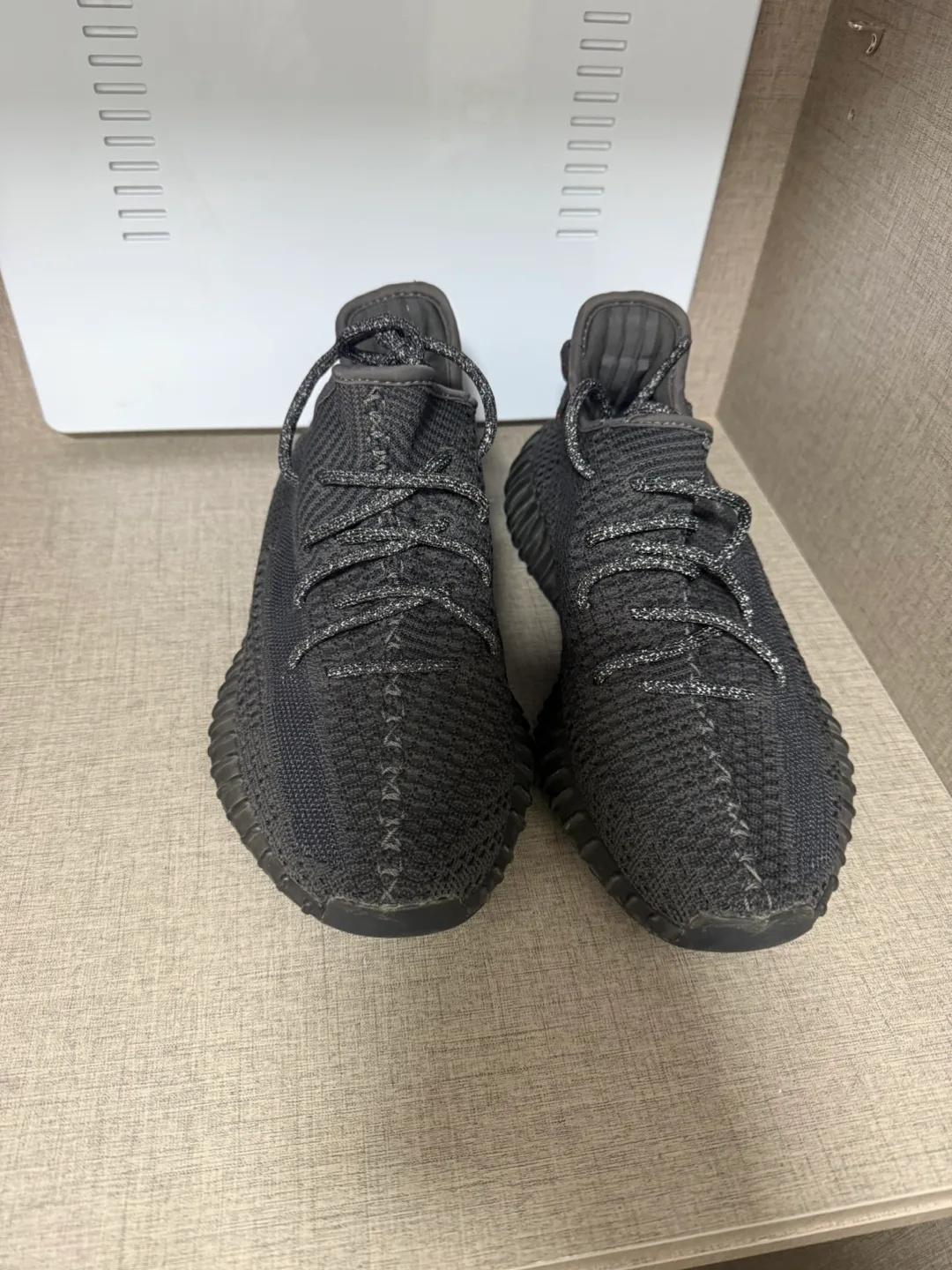 아디다스 이지부스트 350 V2 블랙