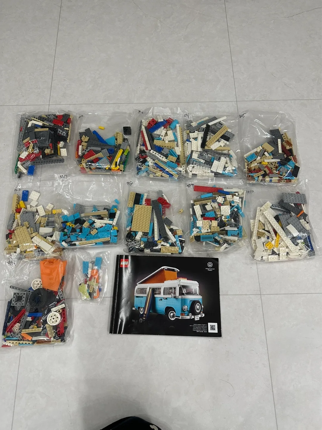 레고 캠퍼밴 T2(10279) 중고 판매합니다.