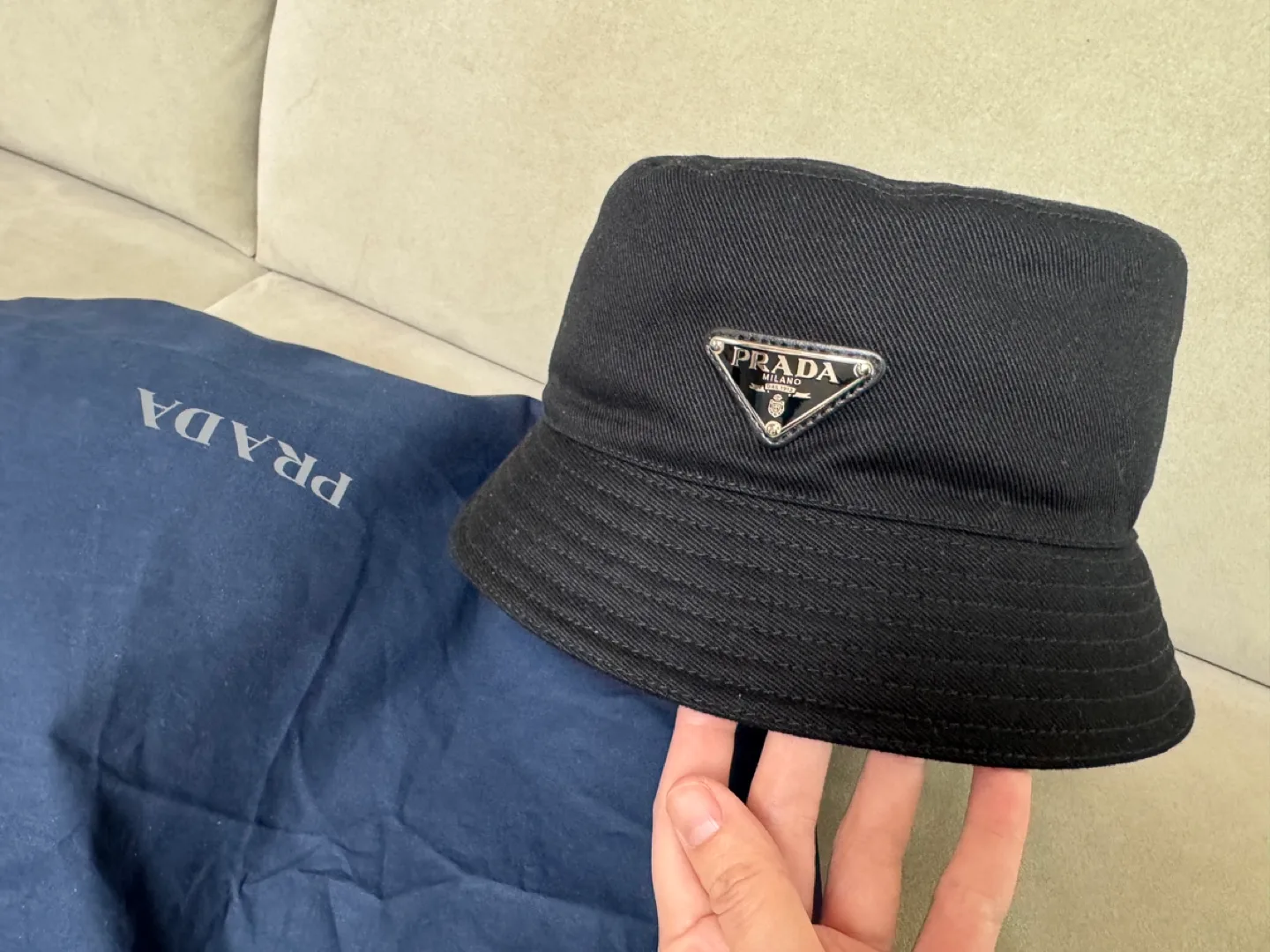 프라다 버킷햇 2hc137  L사이즈(새상품)