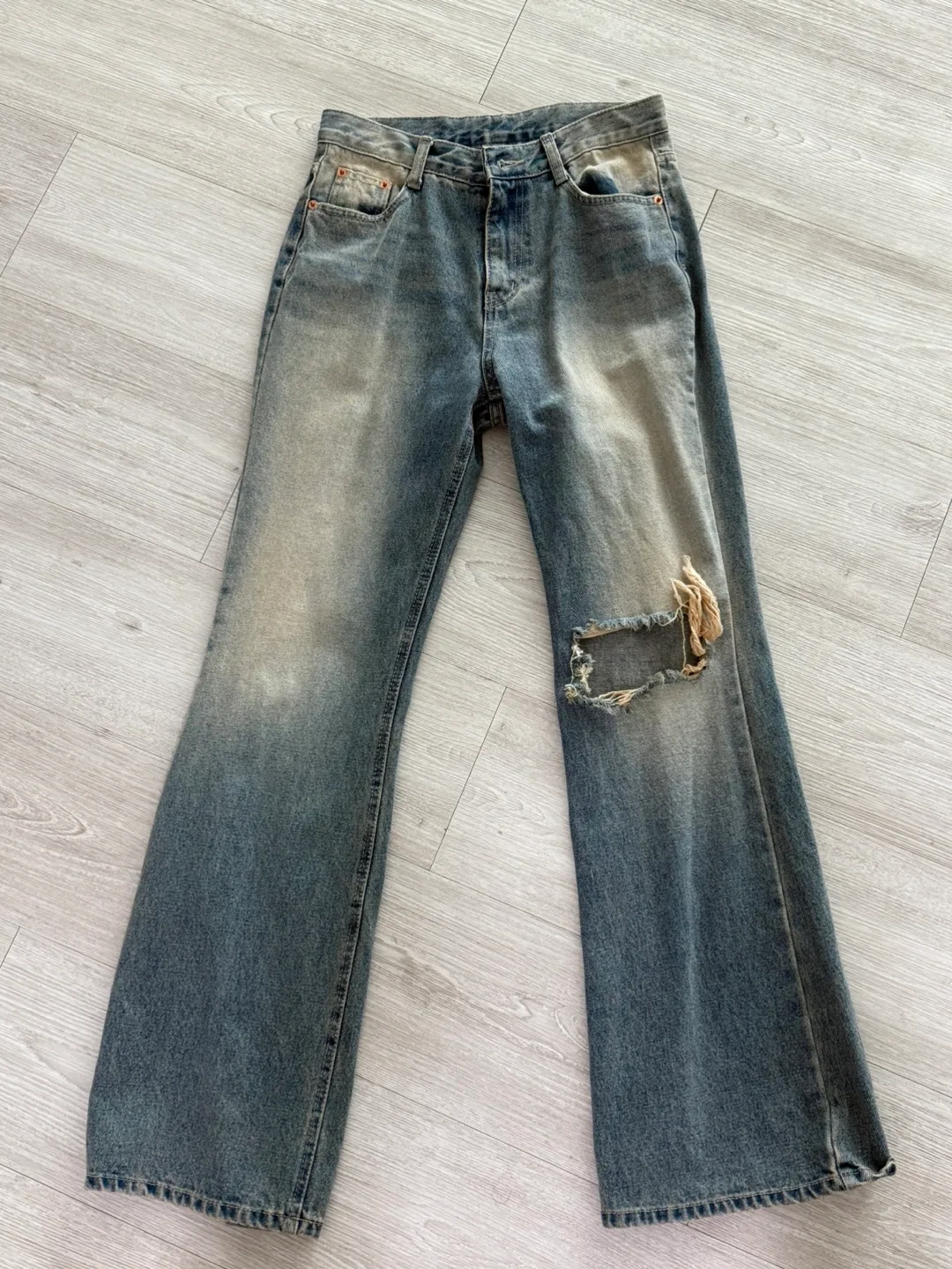 M사이즈 데미지 부츠컷 데님