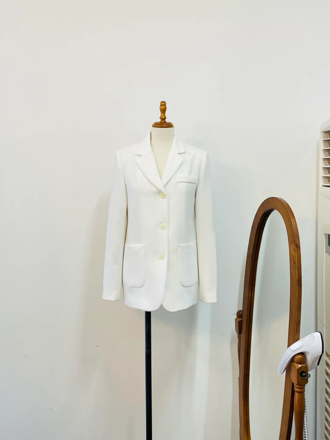 옷정리) 화이트 자켓 (새상품)
