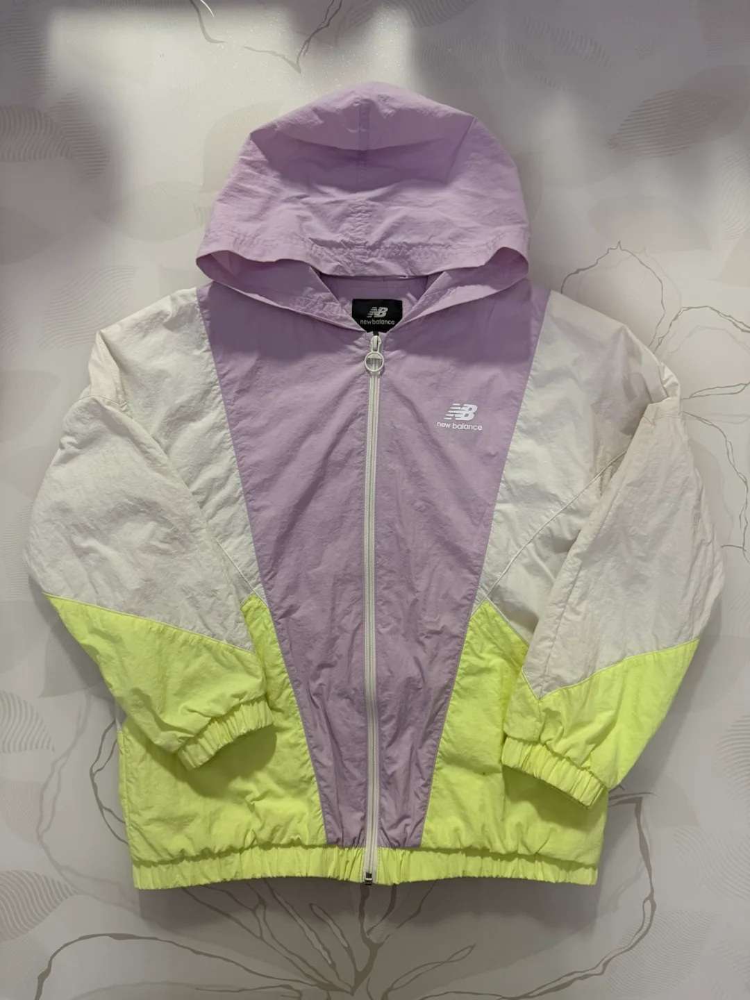 뉴발란스 키즈 바람막이 150사이즈 판매합니다.