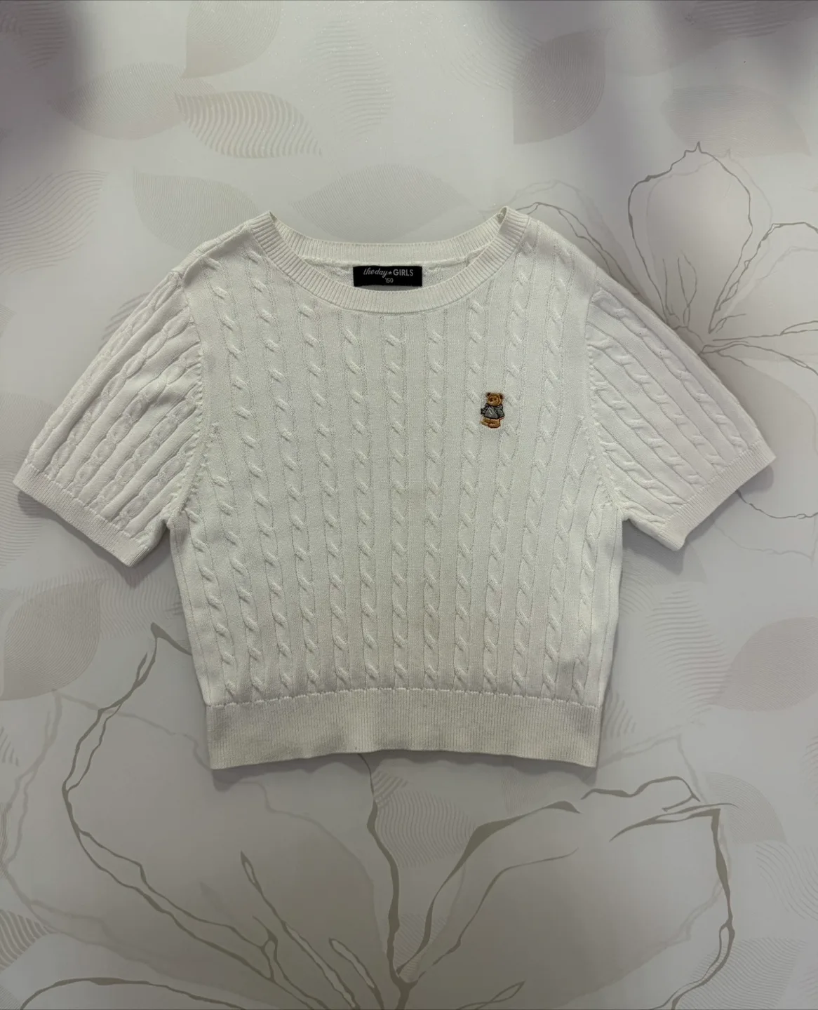 더데이걸즈 케이블 반팔 스웨터(여름 니트) 150사이즈 판매합니다.
