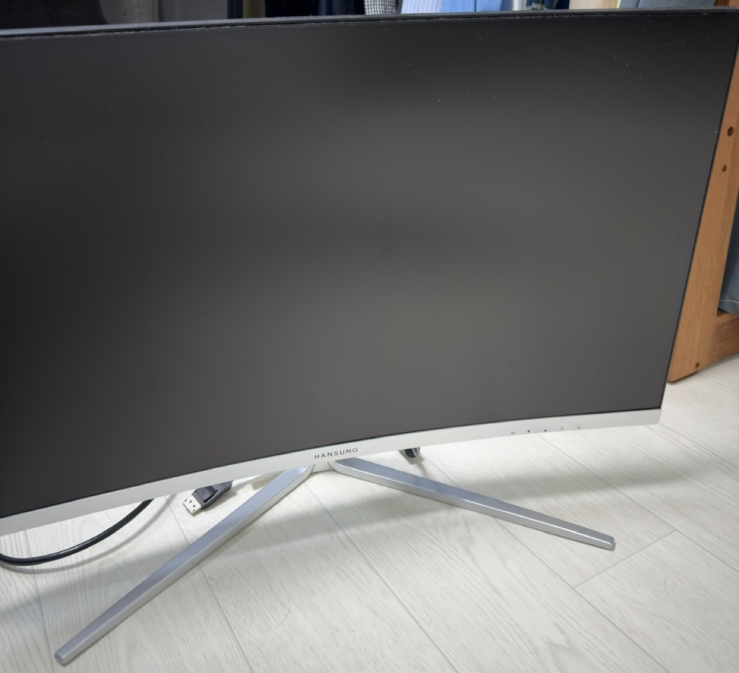 한성 27인치 커브드 모니터(Ultron 2757C)