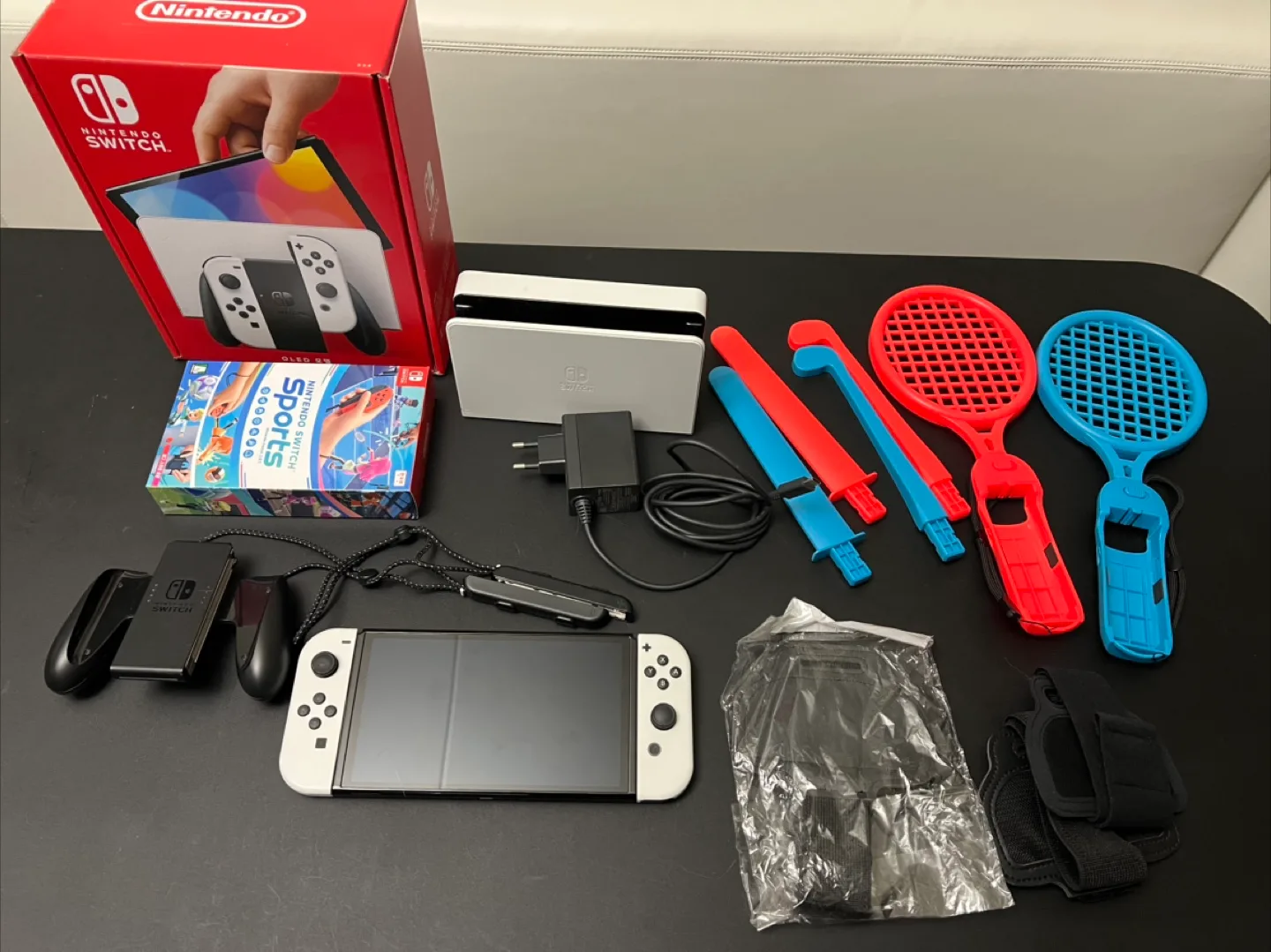 닌텐도 스위치 OLED 화이트 팝니다.