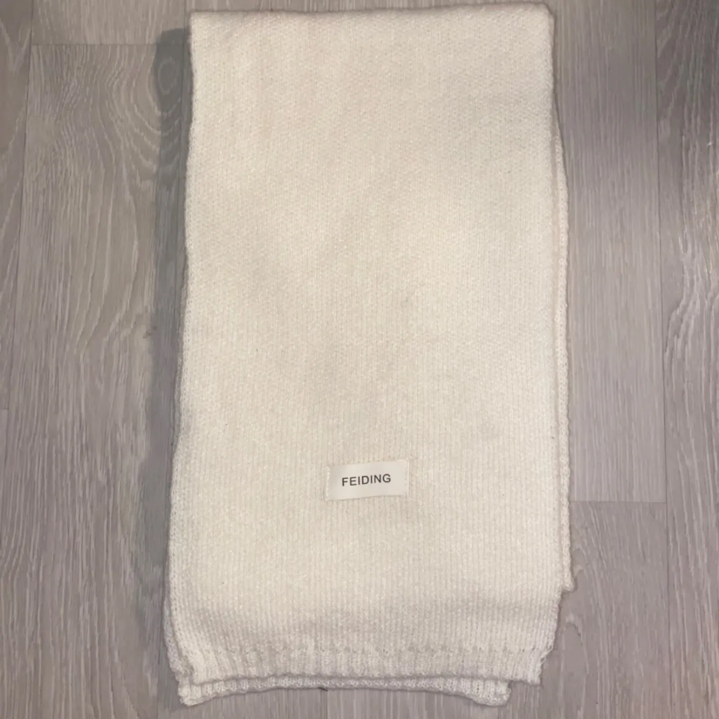 FEIDING 흰색 머플러 새상품