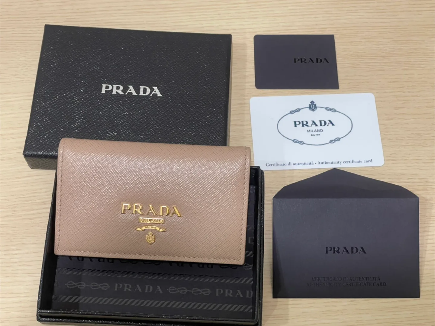 중고 정품 프라다 사피아노 카드지갑 핑크베이지