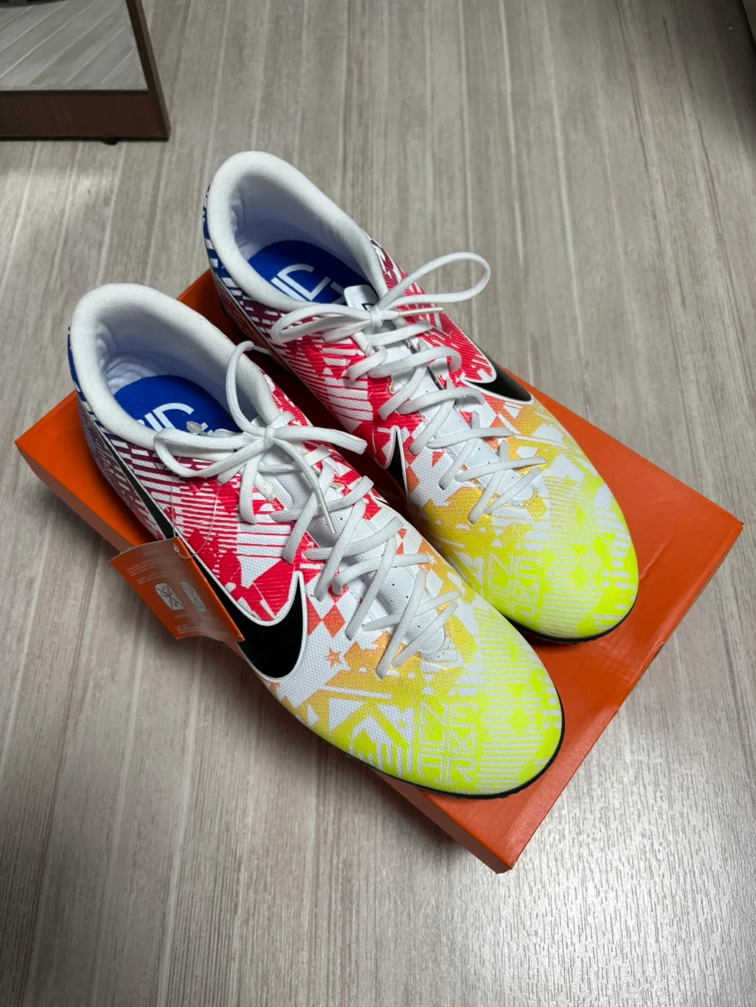 나이키 베이퍼 13 아카데미 네이마르 풋살화 280