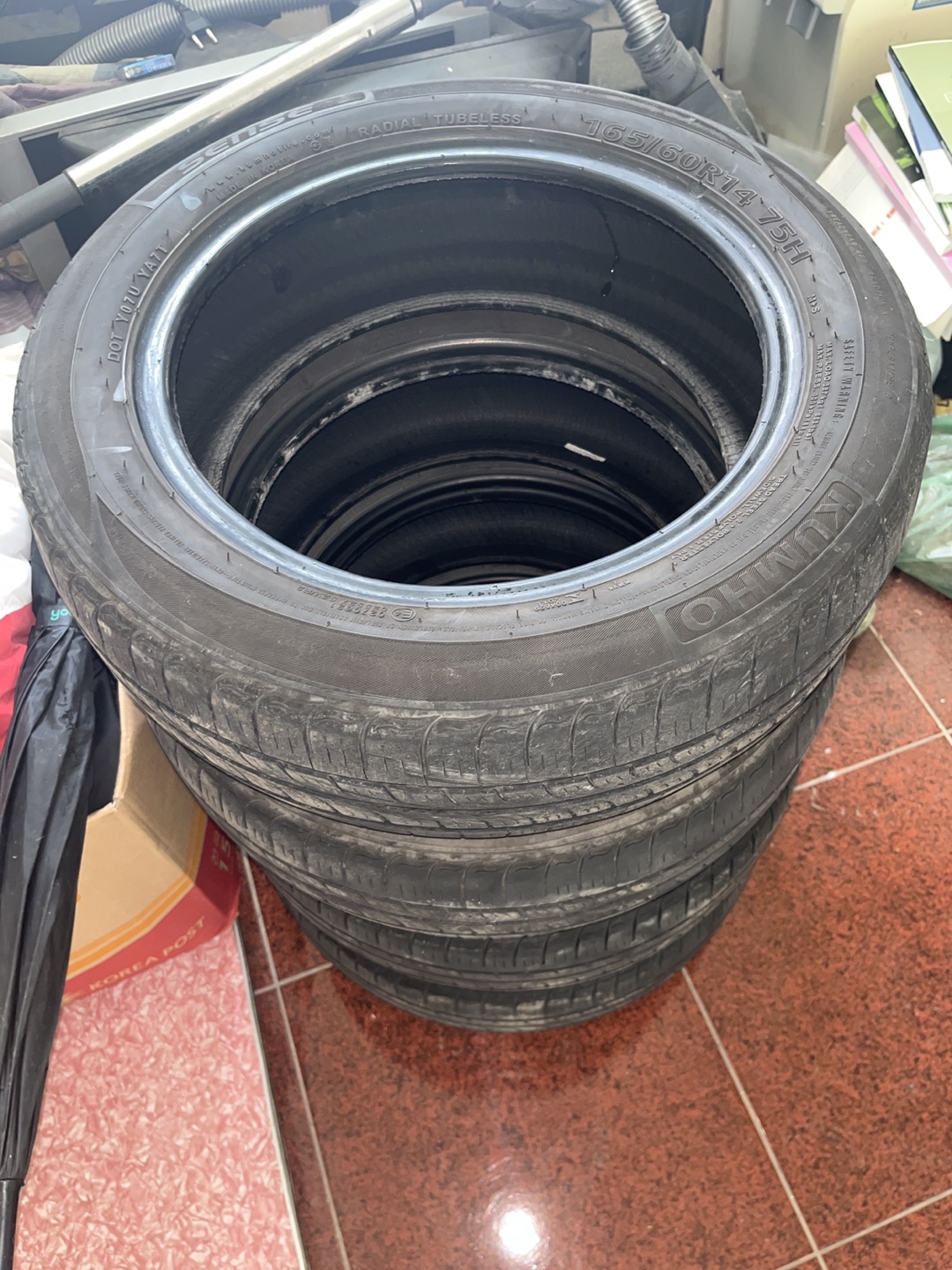 R14 tire 4X, 타이어 4게 R14. 50-60%. | 기타 중고물품 | 당근 중고거래