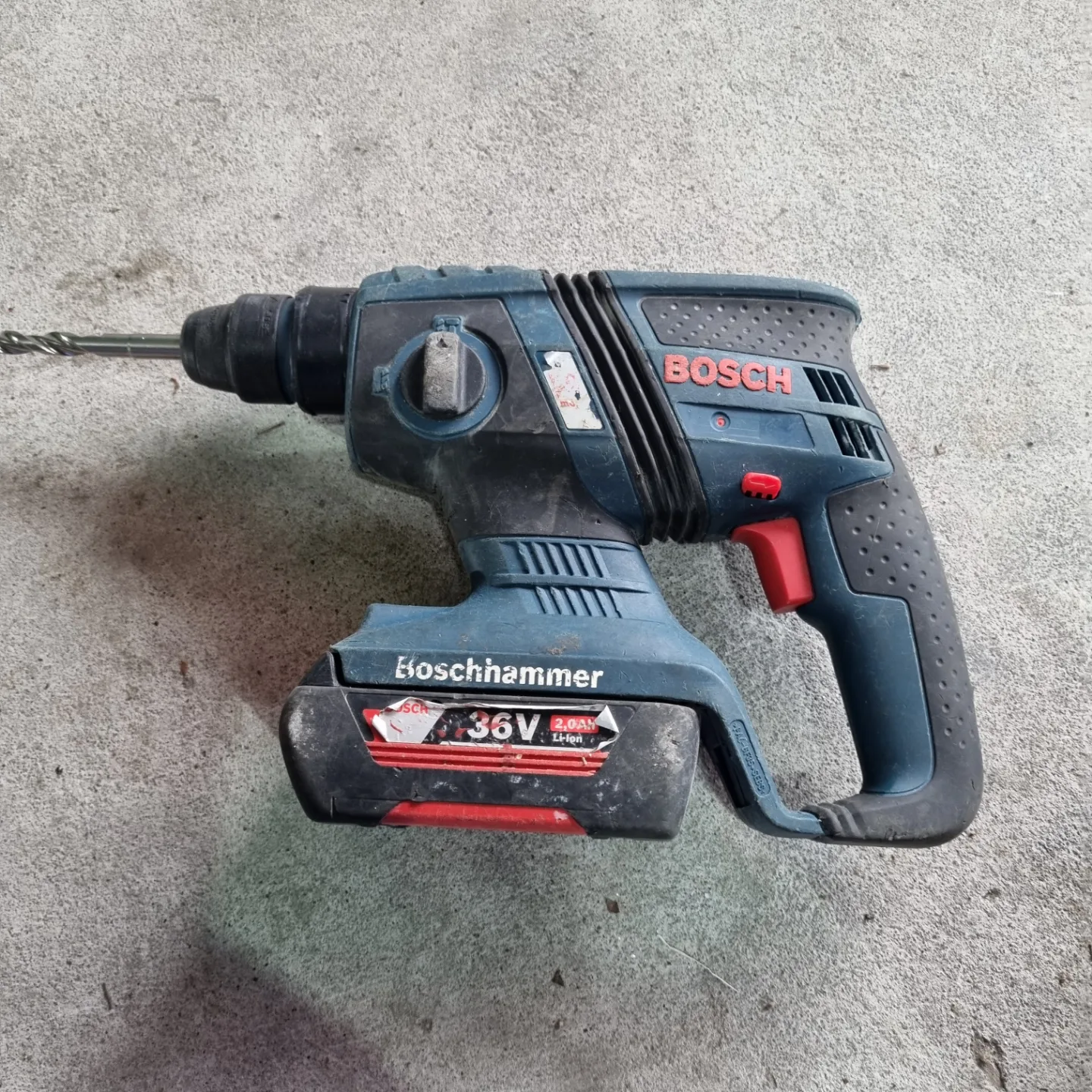 보쉬  충전함마드릴