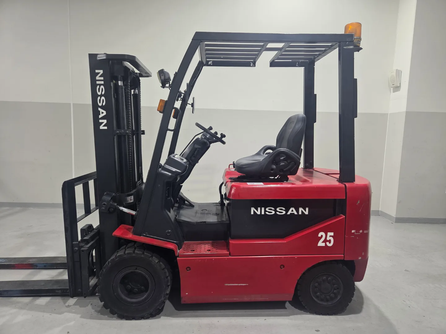 닛산 전동 중고 지게차 2.5톤