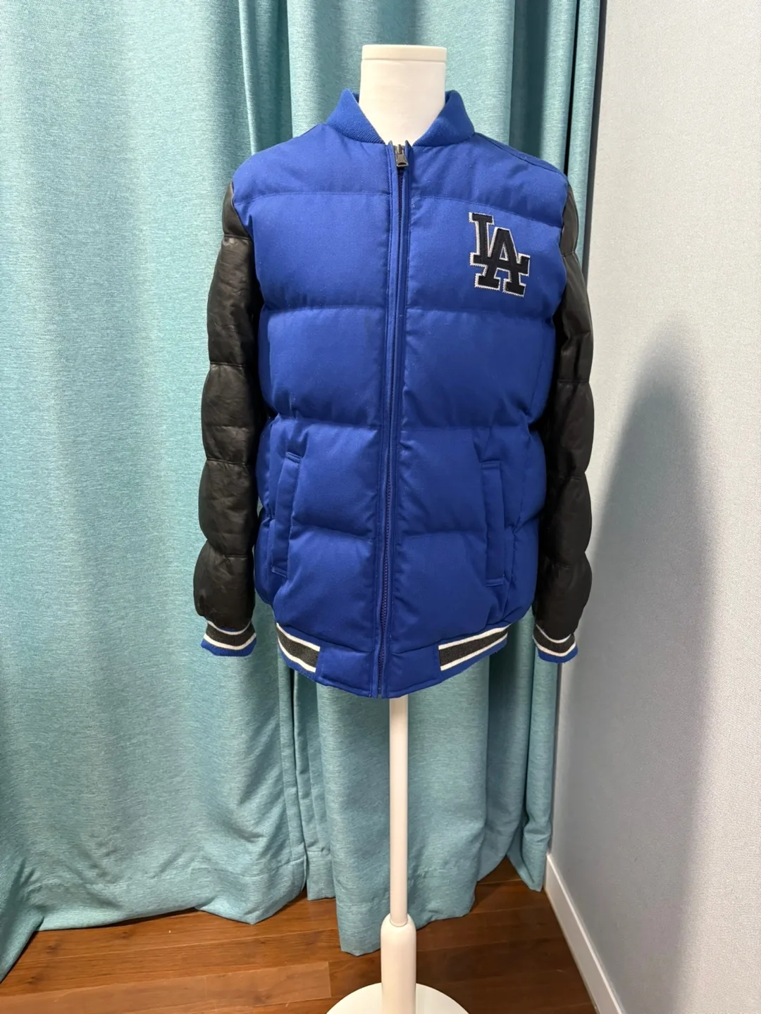 새옷같은 중고 입니다.