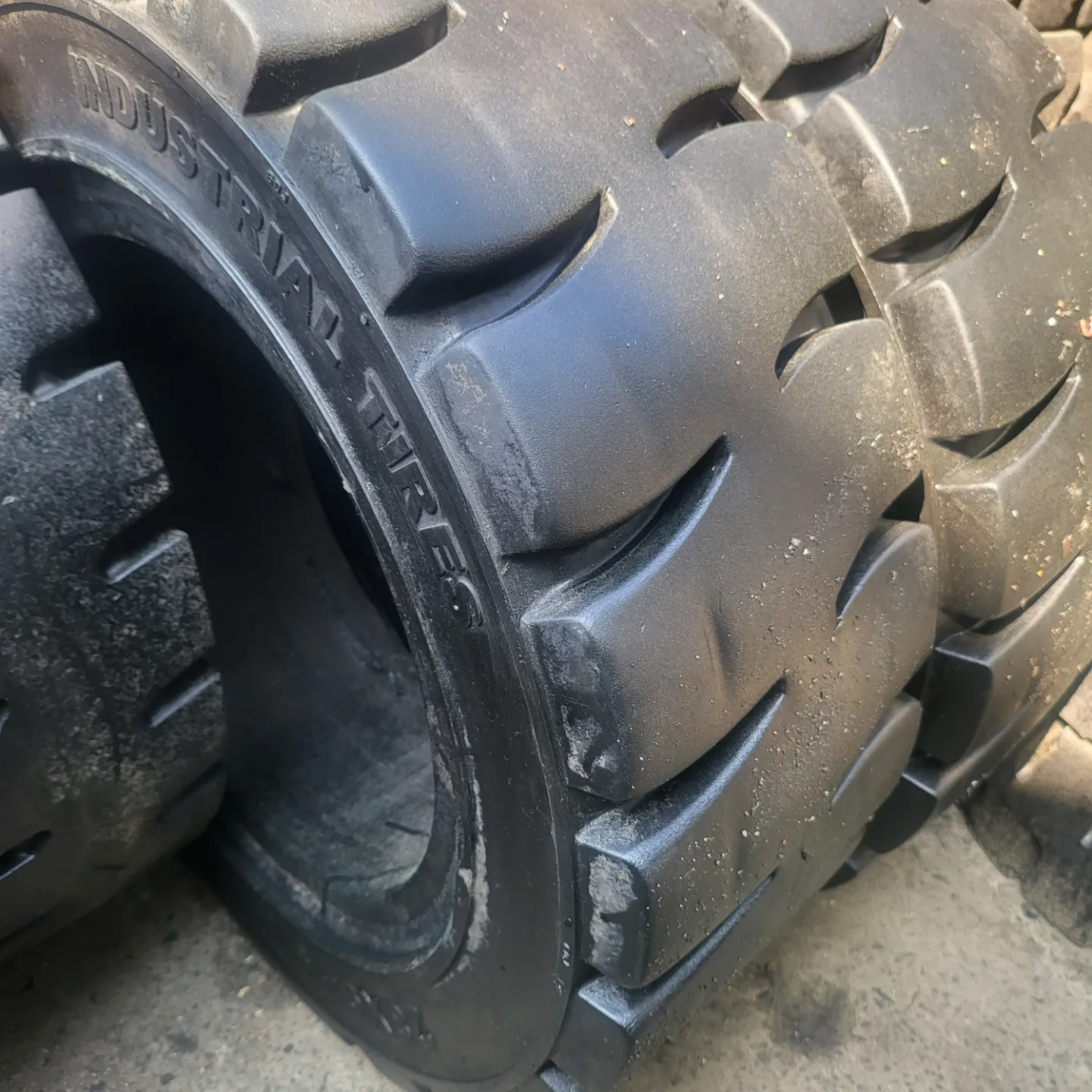 지게차 중고통타이어 싸게 6개 팝니다