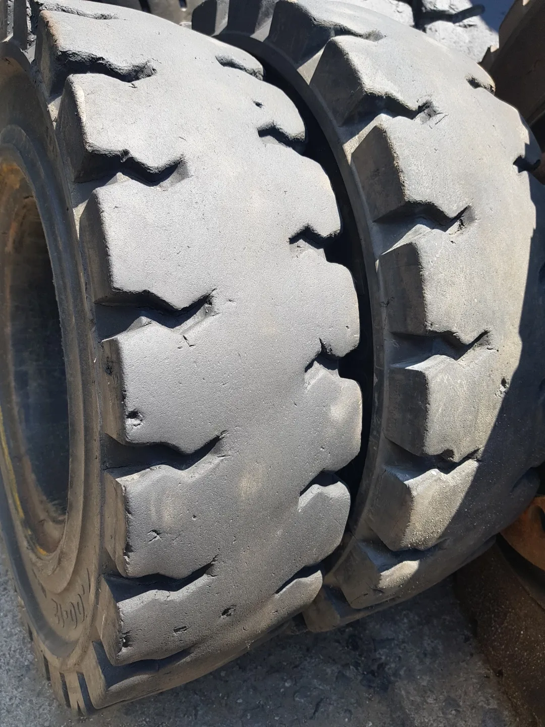 지게차 중고통타이어 싸게 4개 팝니다