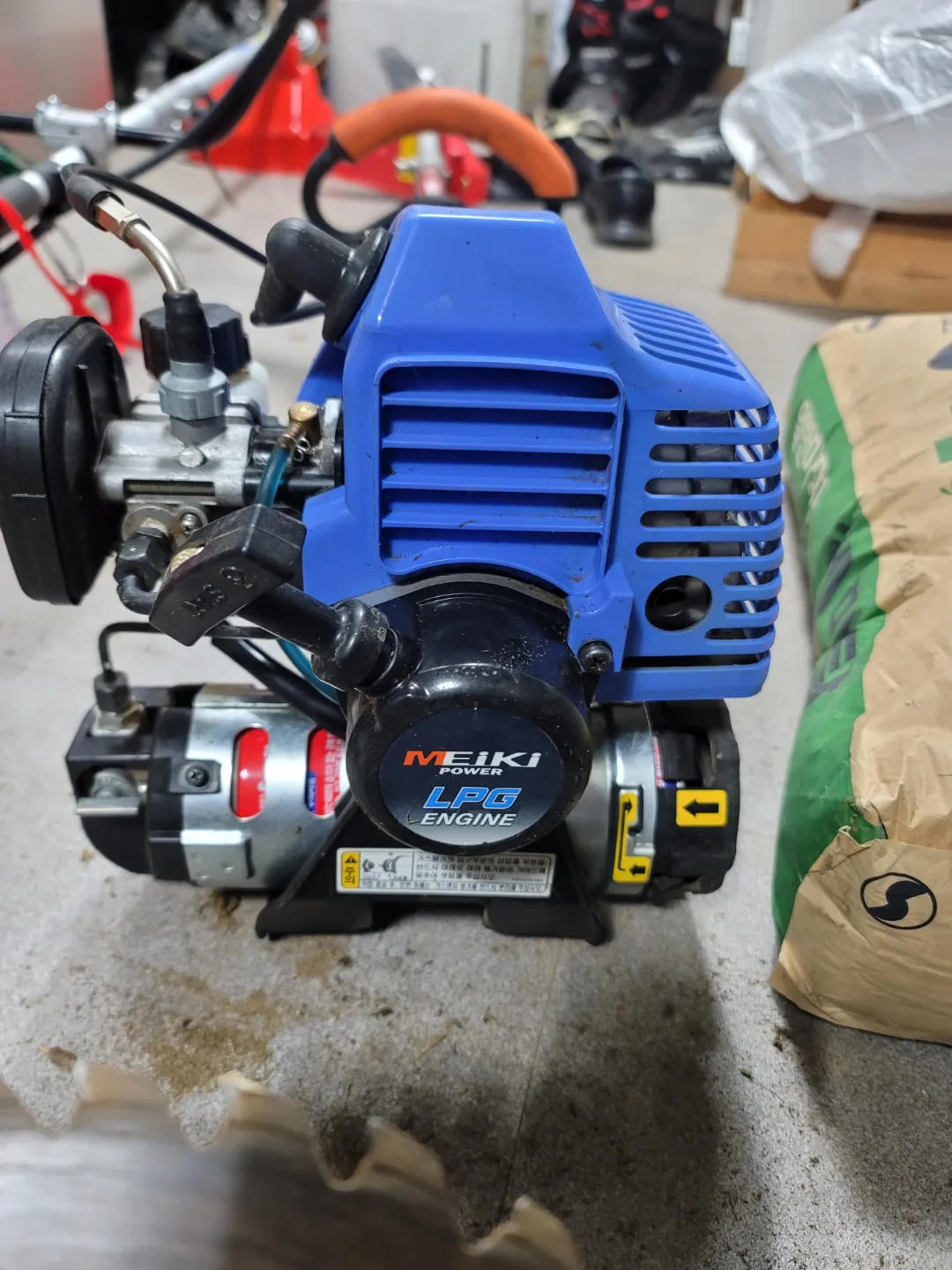 가스 예초기 팔아요 새거같은 중고~