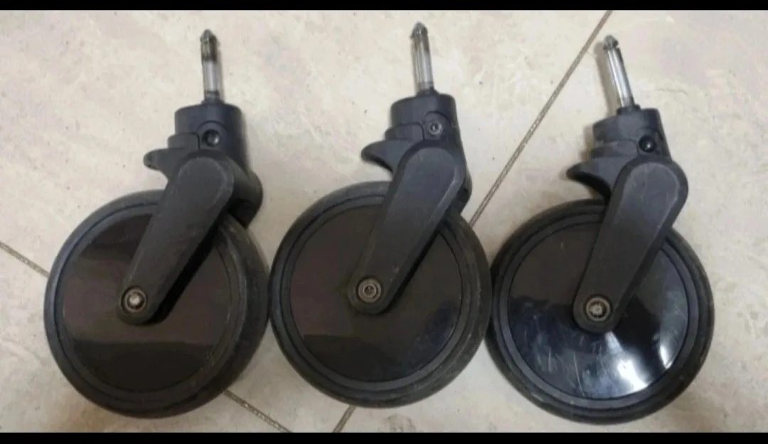 2019년 올뉴지니 앞바퀴,뒷바퀴 부품(중고) 판매합니다