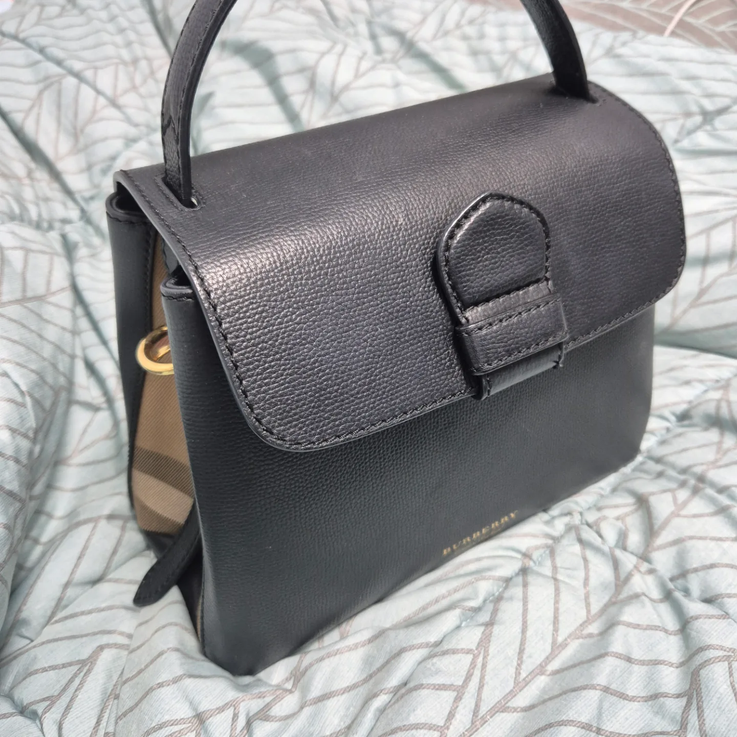 버버리 캠벌리 스몰 레더 토트 겸 숄더백 중고