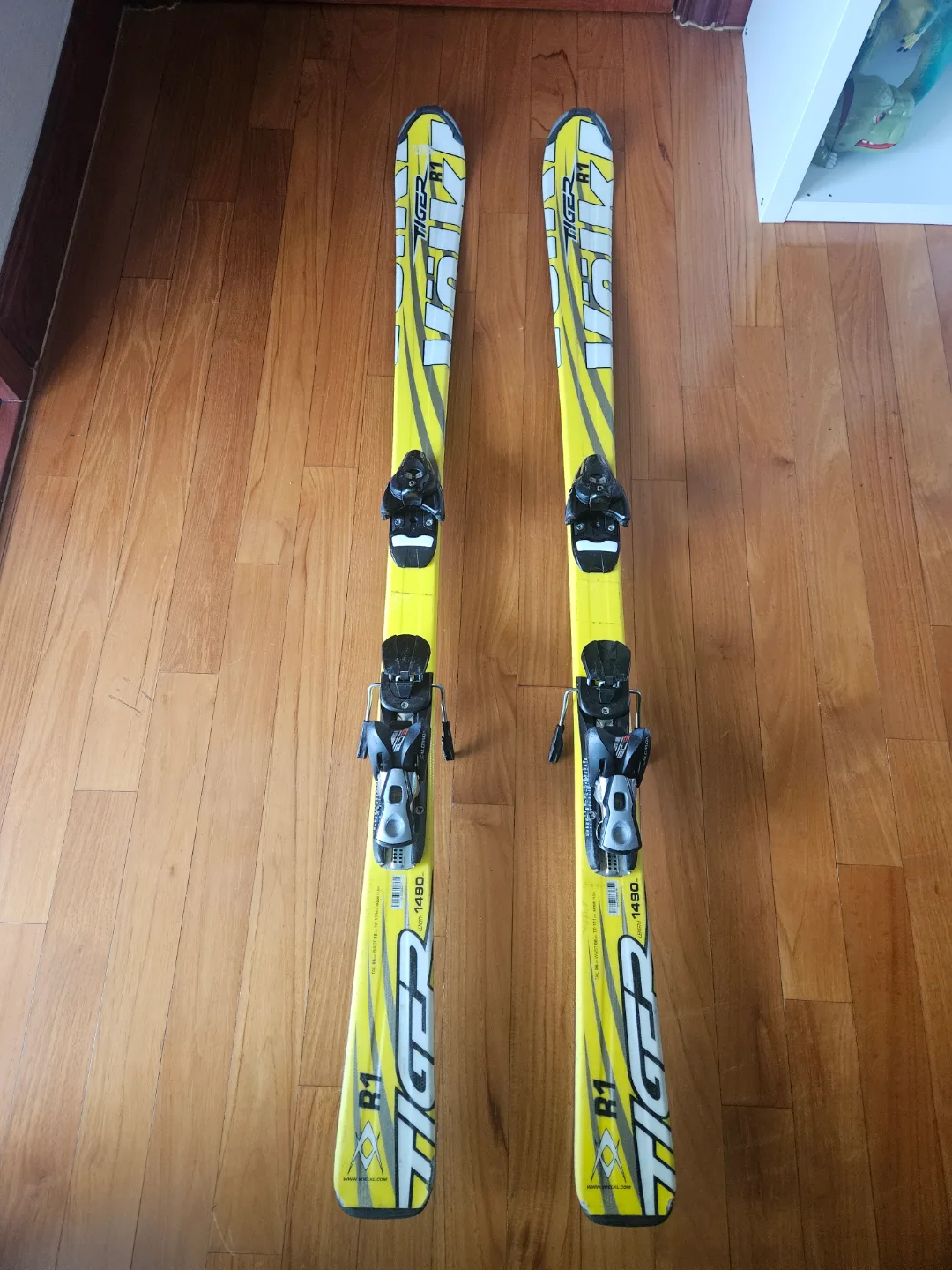 뵐클 타이거 R1 중고스키 150cm