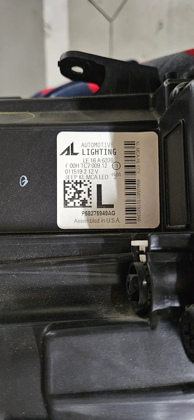 지프 2019년 체로키 중고 전조등 왼쪽 정품 팝니다 품번:P68275949AG