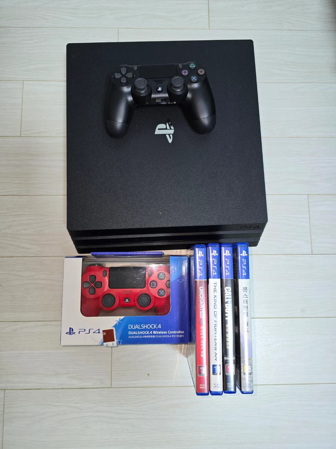 중고 플스 4, 게임 시디 4종, 컨트롤러 2개 세트로 판매합니다