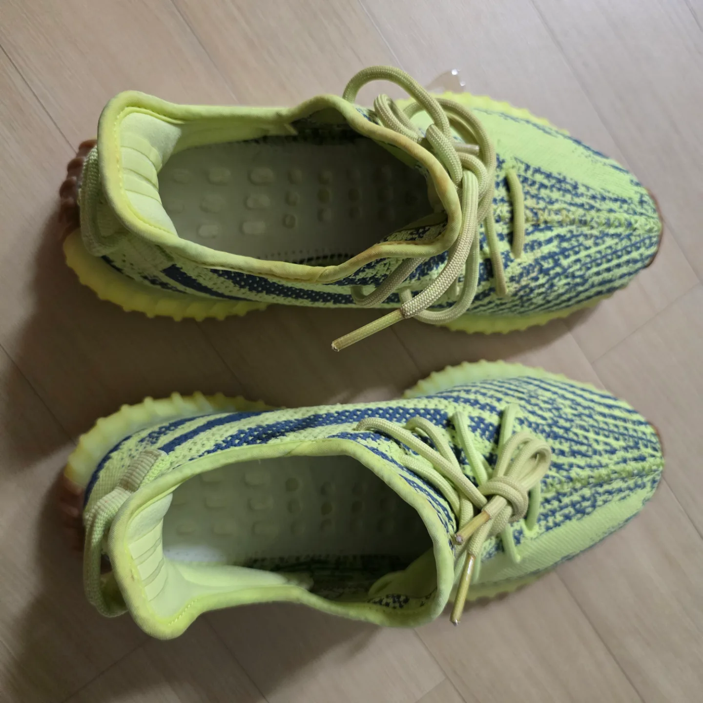 아디다스 이지부스트 350 V2 예브라 260 팝니다