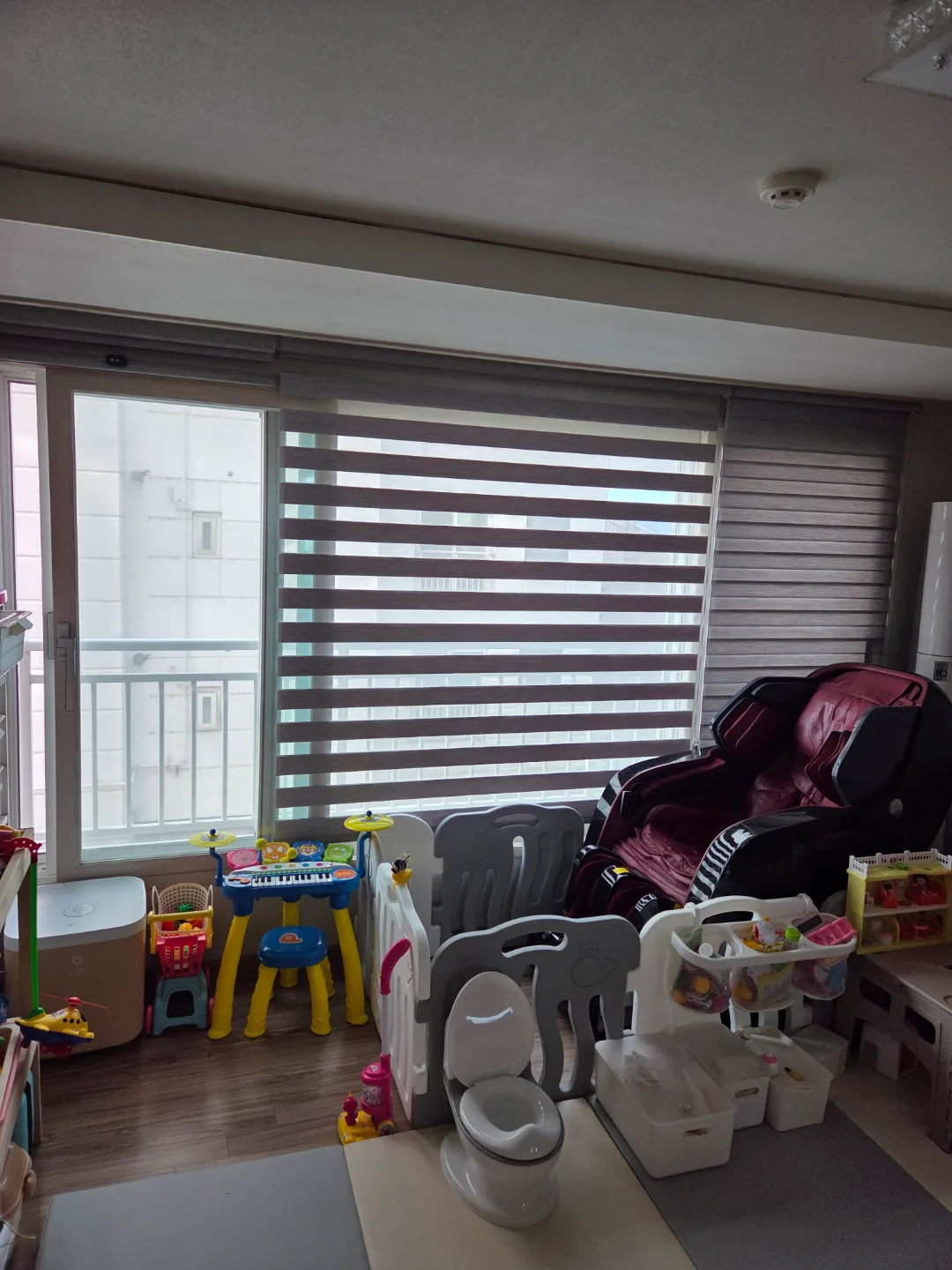 덱스터 거실 블라인드