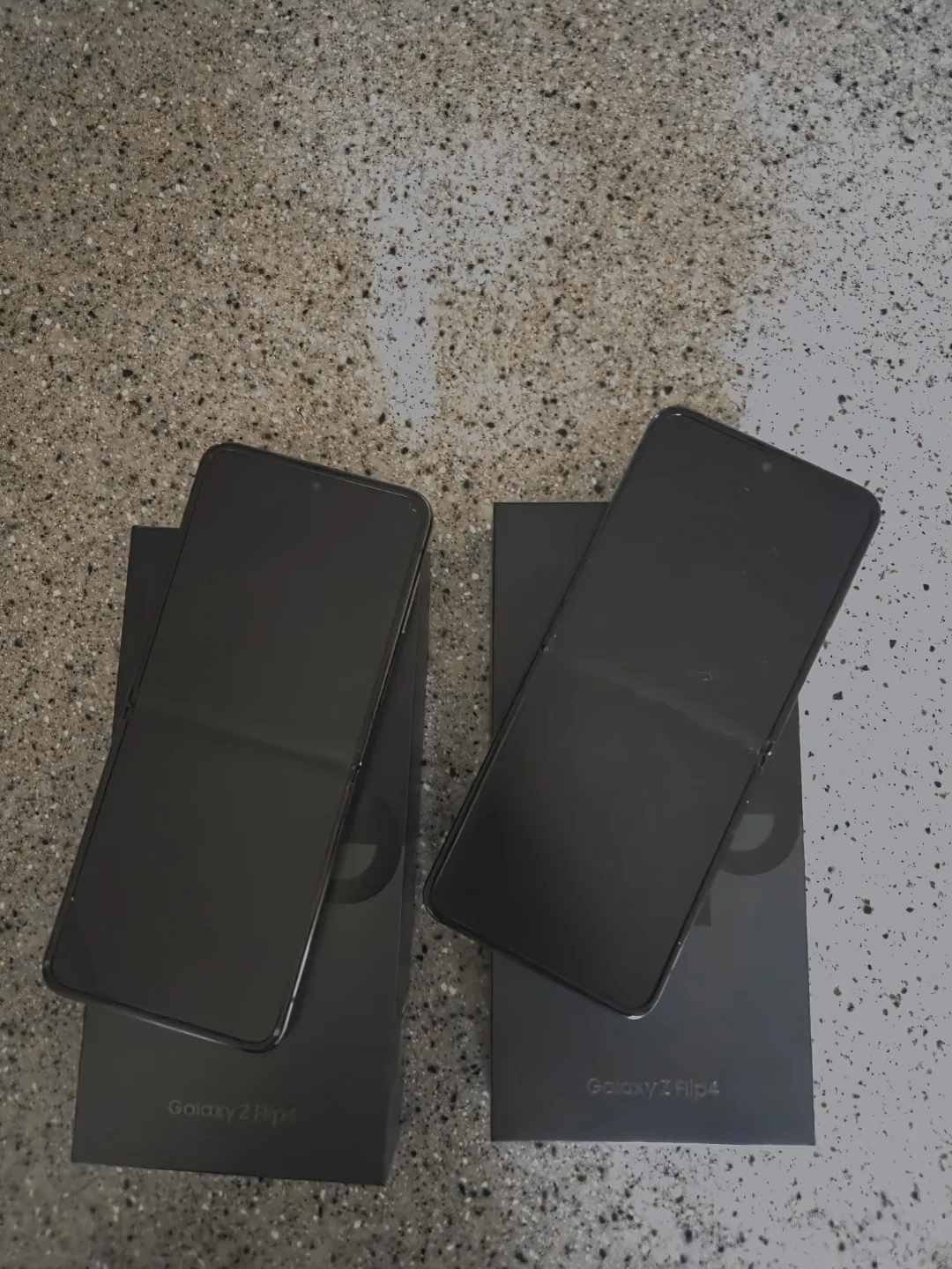 갤럭시 Z Flip4 skt용 중고폰 팝니다