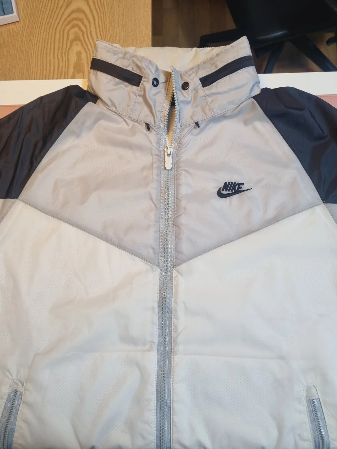 나이키 바람막이 L 사이즈 판매합니다