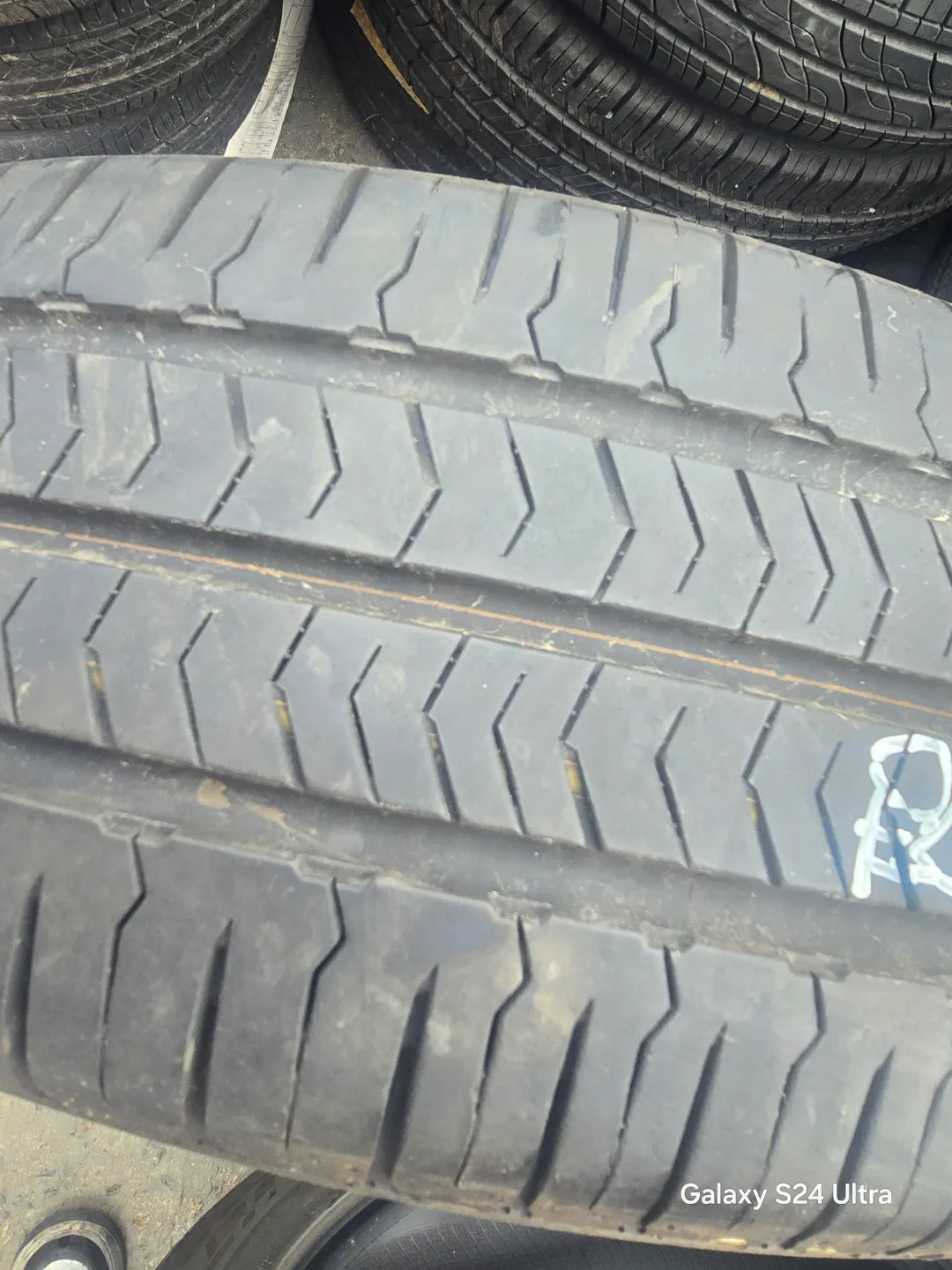 215 65 17 스타렉스에서 사용했던 중고타이어 팔아요