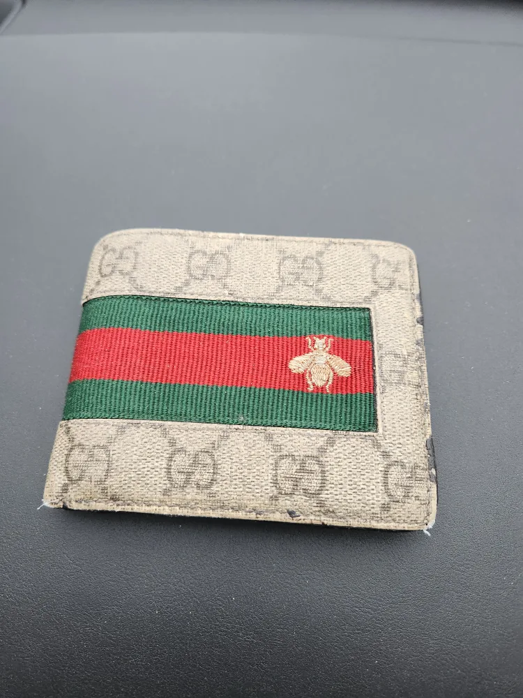 구찌 중고 지갑팝니다