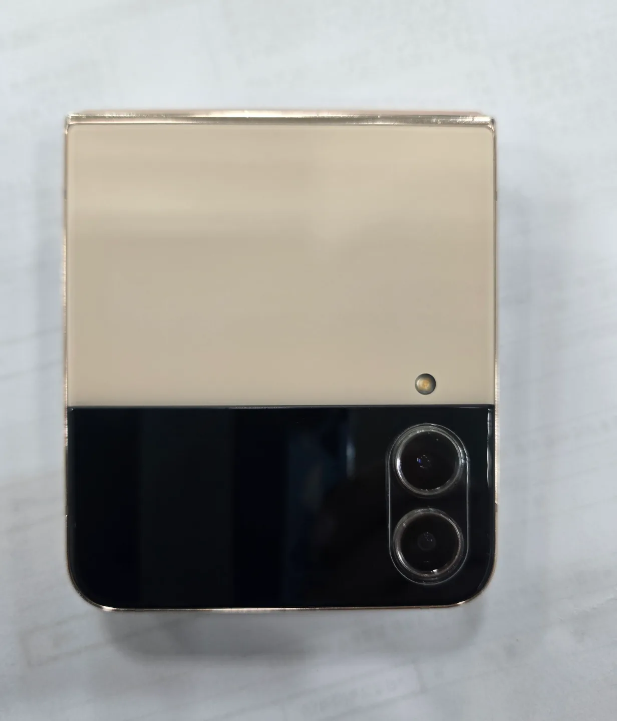 Z플립4 256 판매합니다.