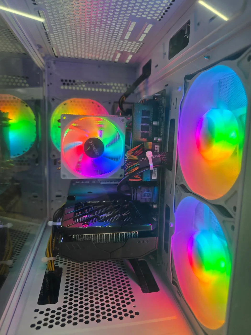 고사양 게이밍 PC 지포스 RTX 4060 컴퓨터 판매해요