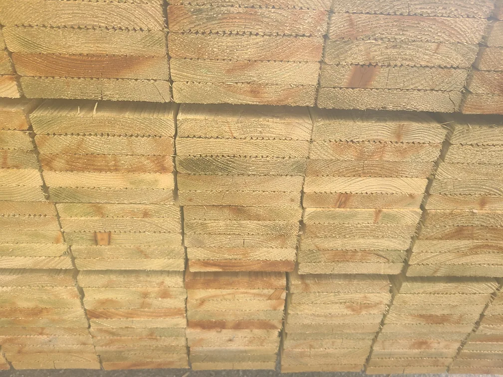 데크에 쓰는 야외 나무