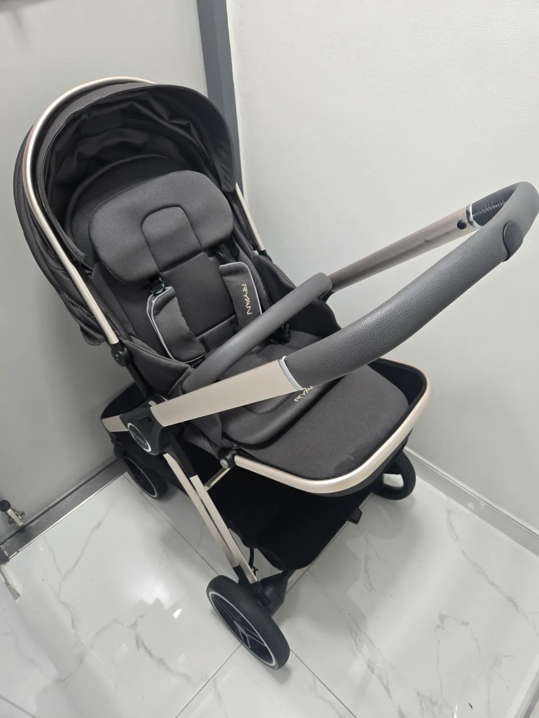 [중고]리안 뮤즈 디럭스 유모차 팔아요